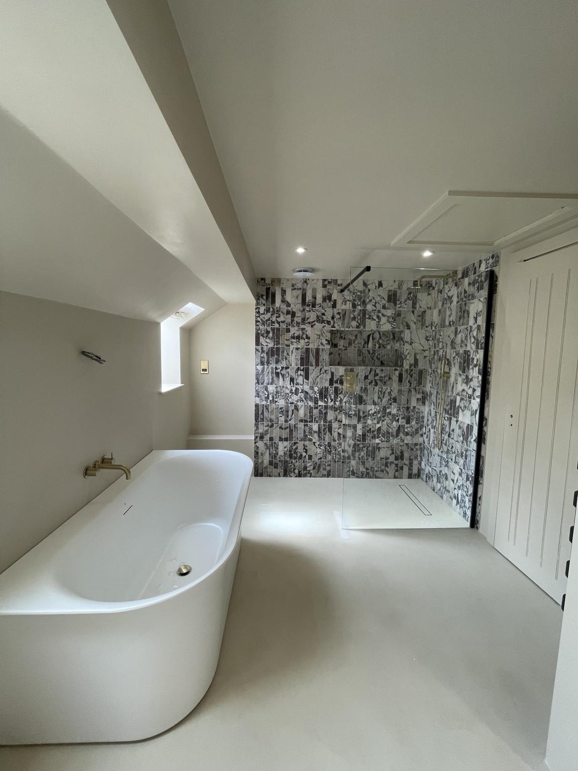 Freestanding bath and walk-in shower