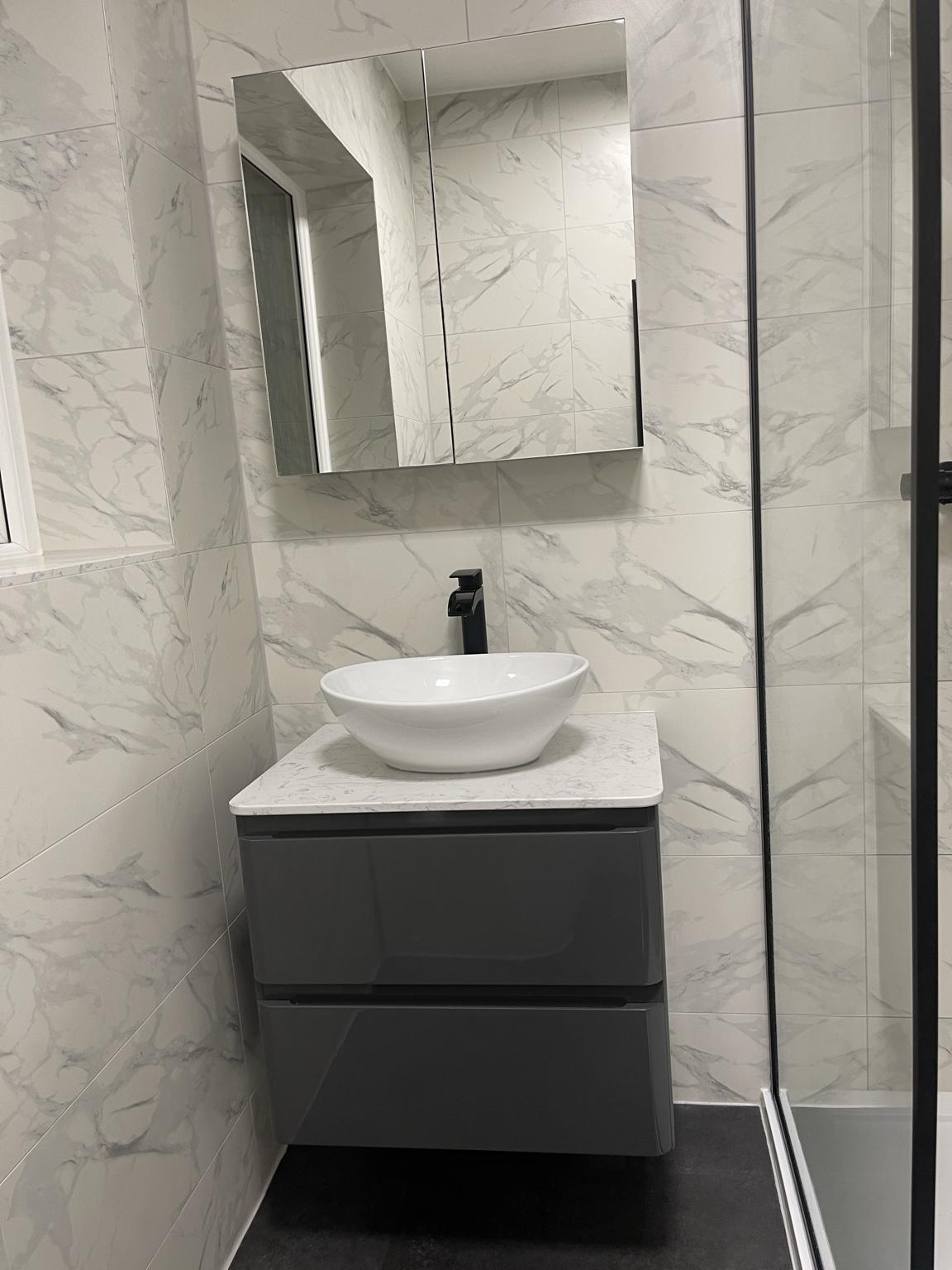 Vessel basin and floating vanity