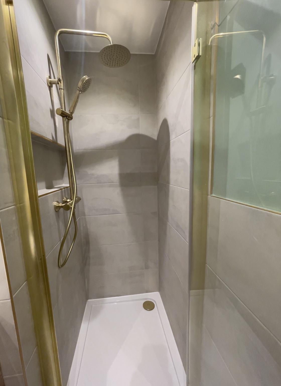 Shower fittings with brushed-gold finish