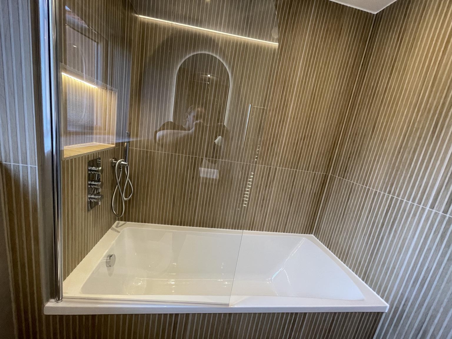 Illuminated niche above the bath