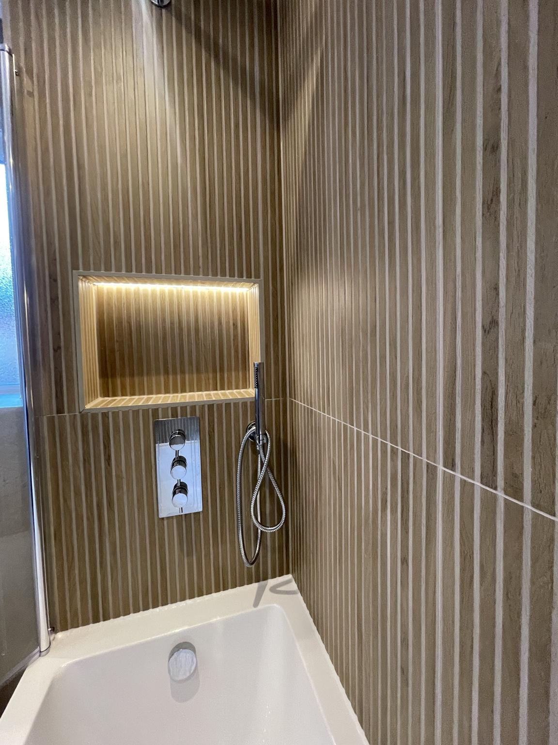 Shower fittings and ribbed wall tiles